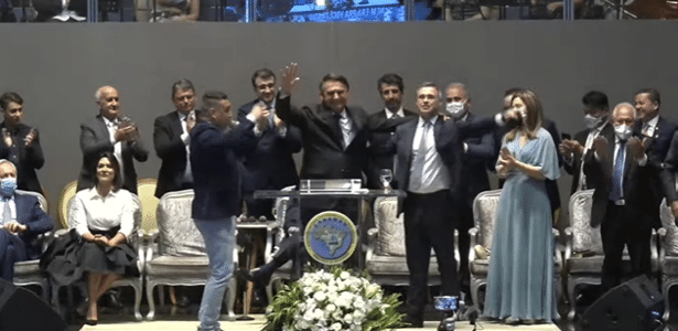 16.dez.2021 - Jair Bolsonaro e André Mendonça