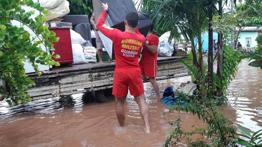 Bombeiros socorrem vítimas da enchente no Tocantins - Divulgação/Corpo de Bombeiros Militar do Tocantins