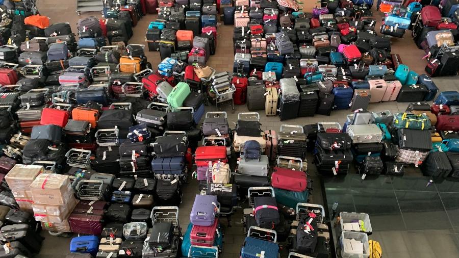 17.jun.22 - Malas acumuladas no aeroporto de Heathrow, em Londres (Inglaterra) - Twitter/@StuDempster