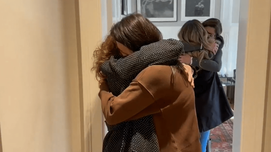 Casal de brasileiras reencontrou familiares no Consulado do Brasil na Alemanha - Reprodução/TV Globo