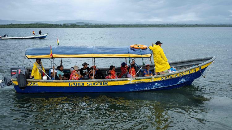 Boat que leva os moradores no trajeto ilha-continente
