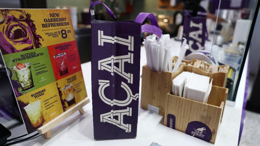 Pacote de açaí em loja da Oakberry, em Nova York, nos EUA Pacote de açaí em loja da Oakberry, em Nova York, nos EUA