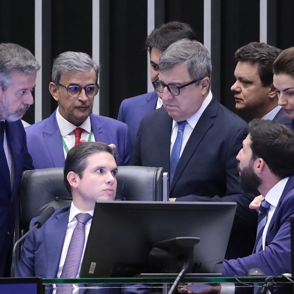 18 deputados não votaram na isenção do IR para quem ganha até R$ 5.000