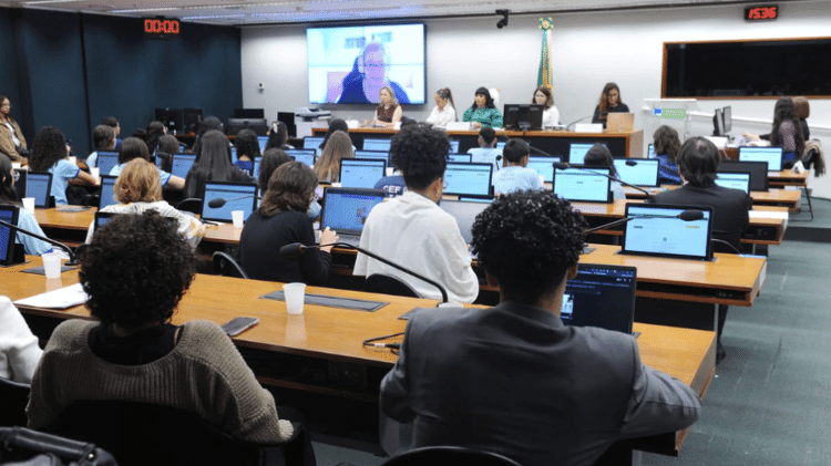 Comissão de Defesa dos Direitos da Mulher realizou uma audiência pública para discutir os impactos da tecnologia na violência de gênero, em setembro Comissão de Defesa dos Direitos da Mulher realizou uma audiência pública para discutir os impactos da tecnologia na violência de gênero, em setembro