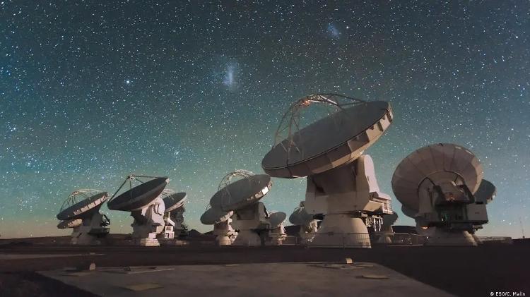 Céus do Chile e Argentina são ideais para a observação do espaço profundo. No Atacama, está localizado o radiotelescópio Alma Céus do Chile e Argentina são ideais para a observação do espaço profundo. No Atacama, está localizado o radiotelescópio Alma