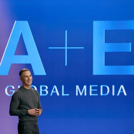Paul Buccieri seguirá como presidente do A+E
