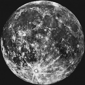 Nesta foto de setembro de 2006, é possível ter uma visão telescópica de quase toda a Lua - ESA/AFP