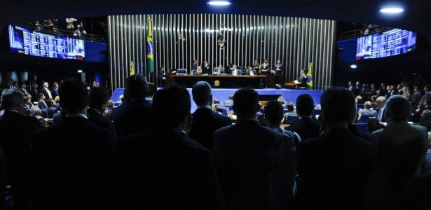 Com o cancelamento da sessão da Câmara, deputados acompanham votação no Senado sobre prisão de Delcídio - Marcos Oliveira/Efe/Agência Senado
