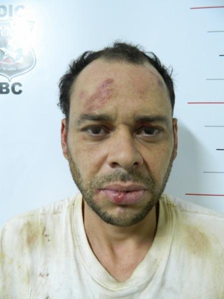 Moacir Levi Correia, o "Bi da Baixada", ao ser preso, após tiroteio com policiais em SC - 07.mar.2014 - Divulgação/Polícia Civil