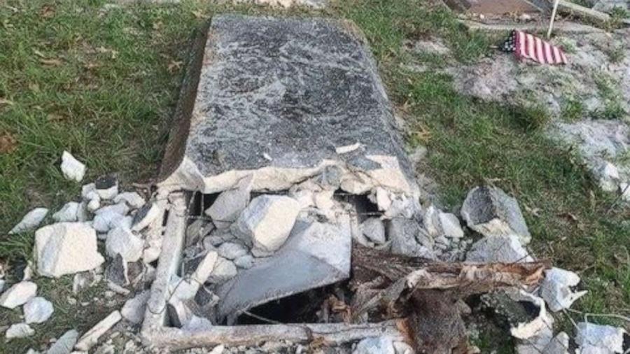 Túmulos arrombados foram vistos e denunciados por mulher que passava pelo cemitério - Divulgação/Polk County Sheriff"s Office