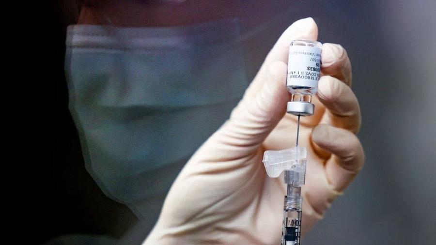 A maioria das vacinas precisa ser administrada em dose dupla - Getty Images