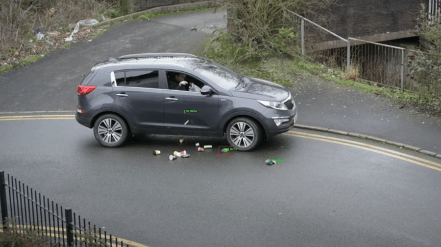 Inteligência artificial poderá identificar e multar motoristas que jogarem lixo pela janela do carro em Maidstone, no Reino Unido - Divulgação/LitterCam