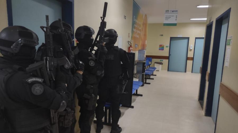 Policiais cercaram o assaltante na UPA de Marituba (PA) - Divulgação / PM-PA