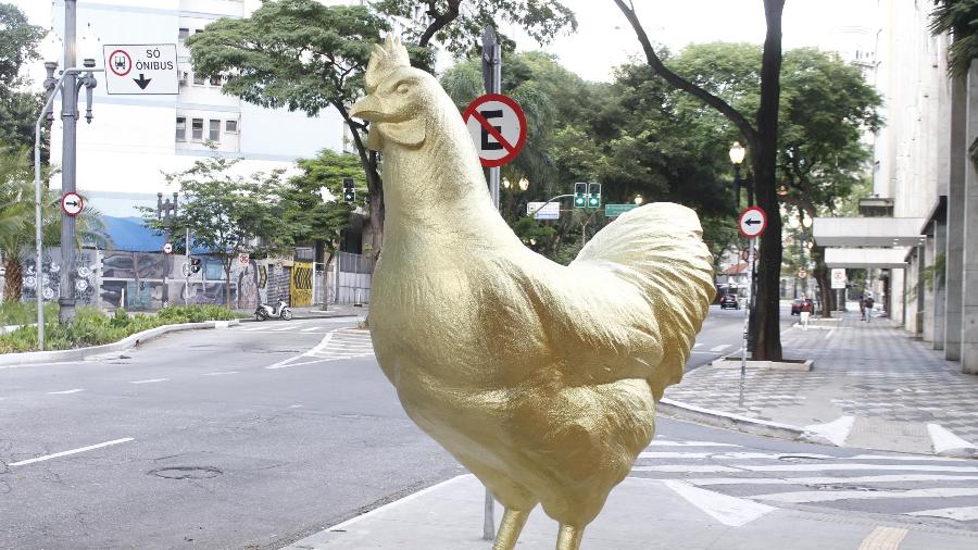 20.dez.2021 - Frango dourado é visto no centro da cidade de São Paulo - Willian Moreira/FuturaPress/Estadão Conteúdo