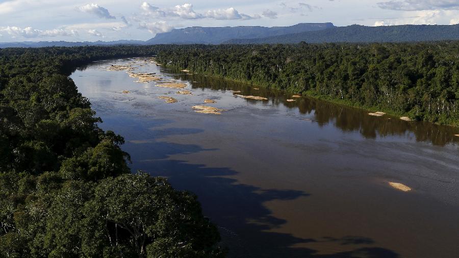 Rio Uraricoera, na Terra Indígena Yanomami, em Roraima - Bruno Kelly/Reuters