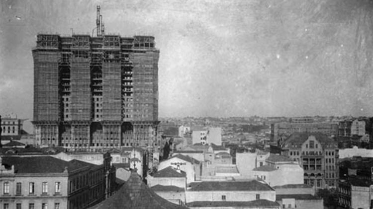 Imagem da construção do Martinelli, na década de 1920