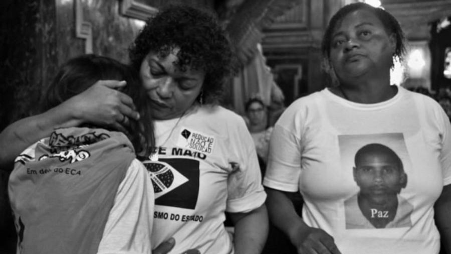 Movimento Mães de Maio reúne mulheres que perderam seus filhos vitimas da violência do Estado Movimento Mães de Maio reúne mulheres que perderam seus filhos vitimas da violência do Estado