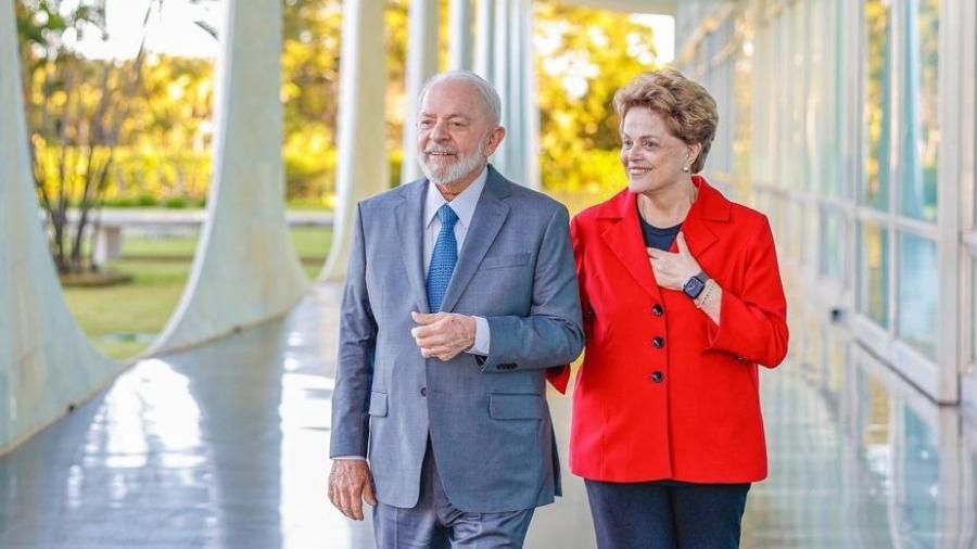 Lula recebe ex-presidente Dilma Rousseff em residência oficial em Brasília