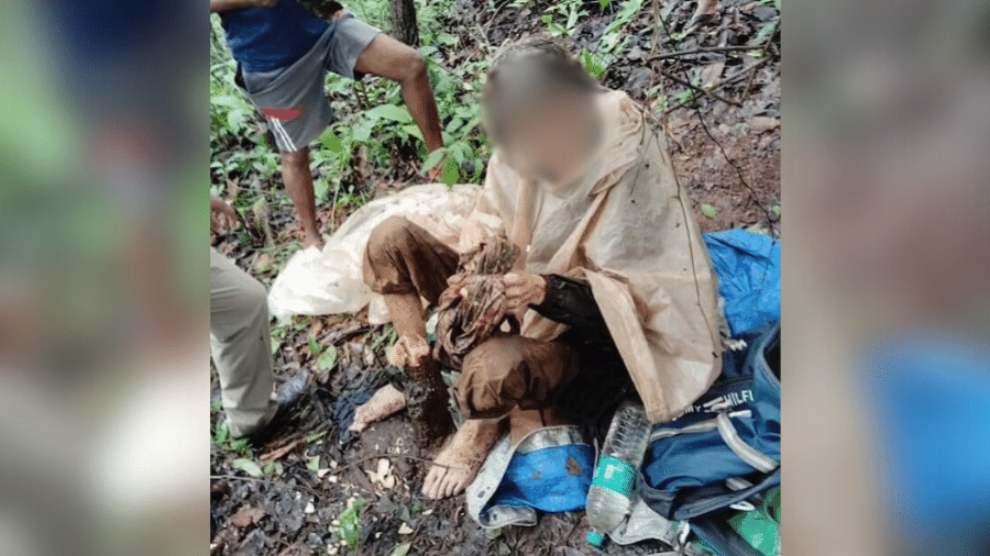 Mulher de 50 anos foi encontrada acorrentada em uma floresta do distrito de Sindhudurg na Índia