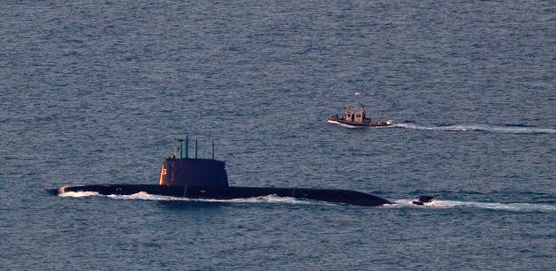 Submarino israelense na águas do Mediterrâneo; país se prepara para ataque ao Irã  