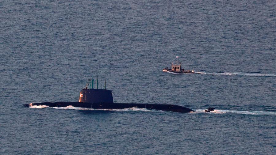 Submarino israelense na águas do Mediterrâneo; país se prepara para ataque ao Irã  