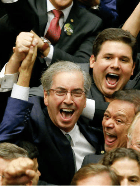 1º.fev.2015 - Eduardo Cunha (MDB-RJ) comemora sua eleição para presidente da Câmara, em 2015, ao lado de Hugo Motta - Pedro Ladeira - 1º.fev.2015/Folhapress