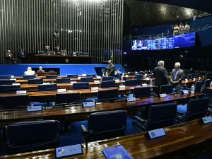 Senado adia votação de projeto que pode reduzir inelegibilidade após cassação