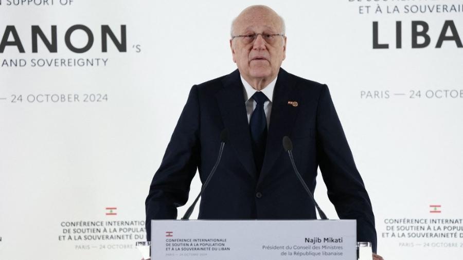 O primeiro-ministro do Líbano, Najib Mikati, durante uma conferência de imprensa após uma conferência de ajuda internacional em apoio ao Líbano, em Paris