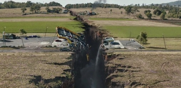 Cena do filme "Terremoto - A Falha de San Andreas" (2015), do diretor Brad Peyton - Reprodução