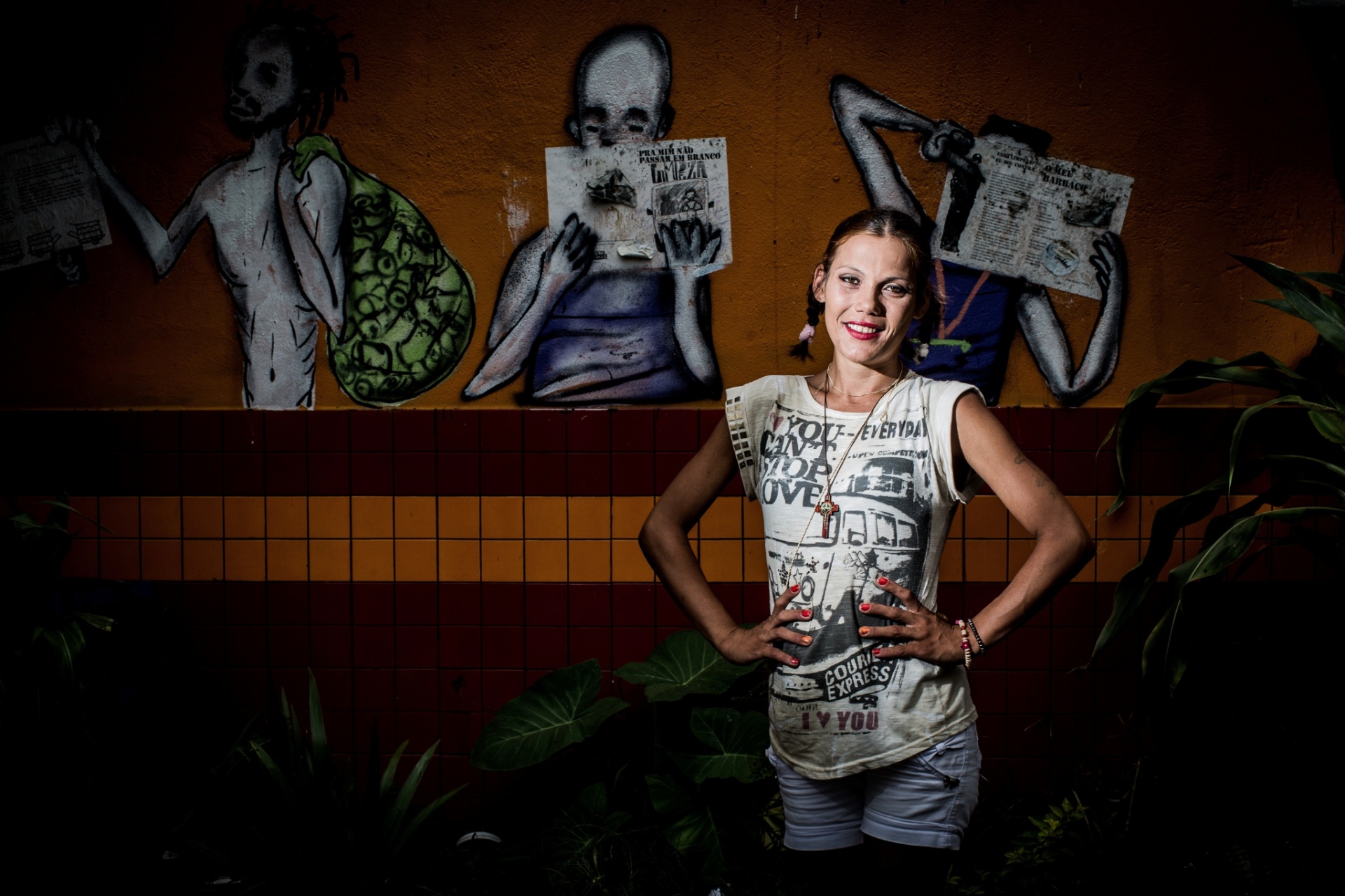 17.jan.2017 - Daiana Cristine Padilha, 26: faz um mês que a paranaense deu à luz uma menina, a única mulher dos cinco filhos que tem. "Ela está em um abrigo da prefeitura. Meu sonho é pegar a minha filha e conseguir largar a droga", disse ao UOL depois de ter as unhas pintadas e ser maquiadas pelas voluntárias da 2ª Semana da Diversidade da Beleza na Cracolândia - Bruno Santos/UOL