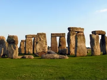 Mistério continua: Altar de Stonehenge é sim escocês, mas não veio de ilha