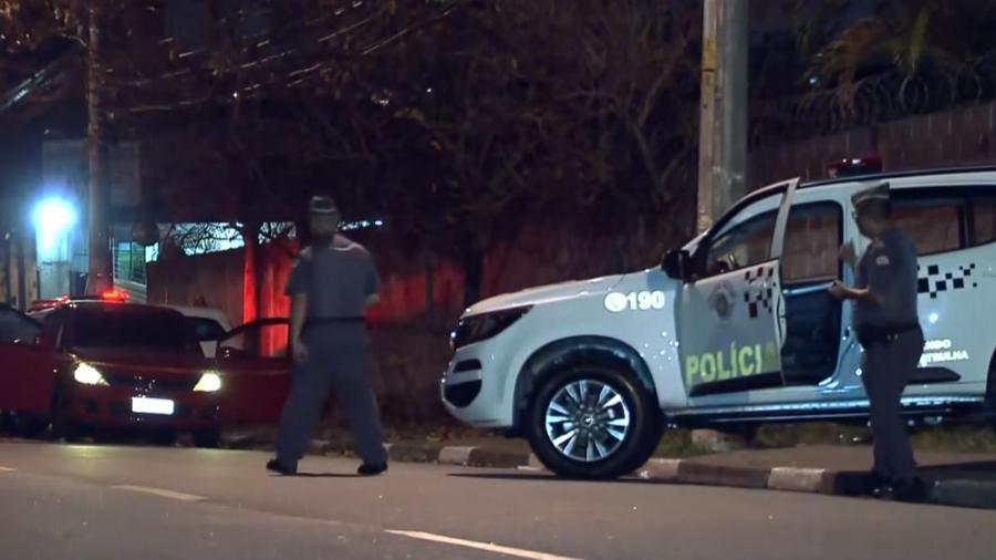 O suspeito do assassinato está foragido; Adriana morreu no local - Reprodução/TV Globo