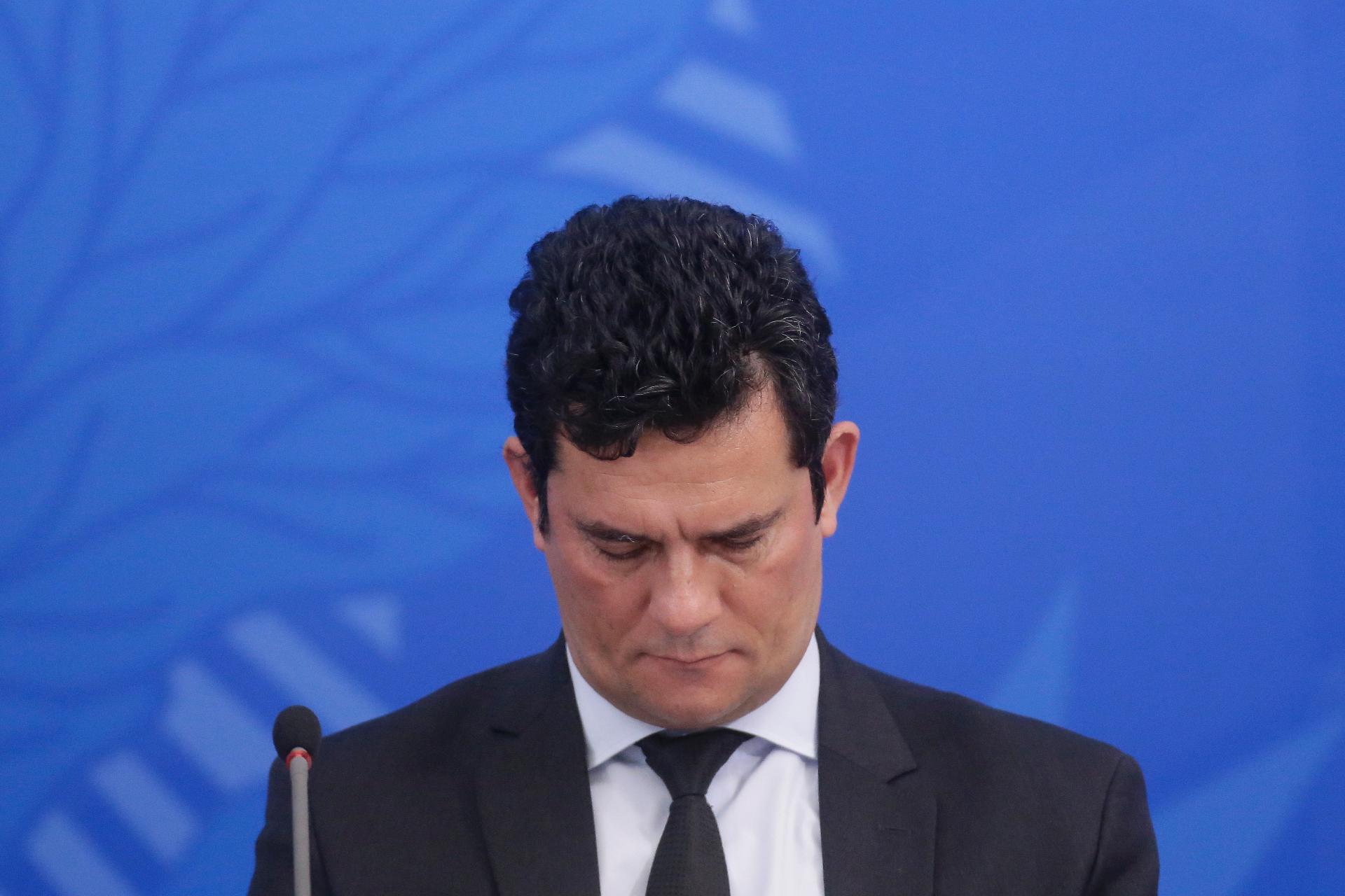 Moro recua, nega ter acusado Bolsonaro de crime e fala de interferência "política" Moro recua, nega ter acusado Bolsonaro de crime e fala de interferência "política"