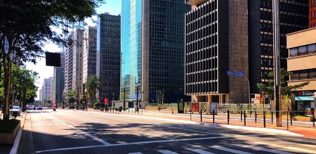 Avenida Paulista, um dos principais polos econômicos de São Paulo, vazia durante a quarentena