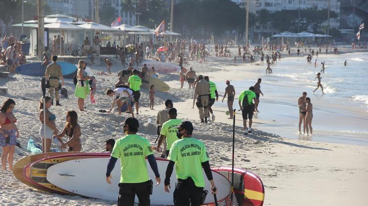 Mesmo com proibição, Rio de Janeiro tem domingo de praias cheias