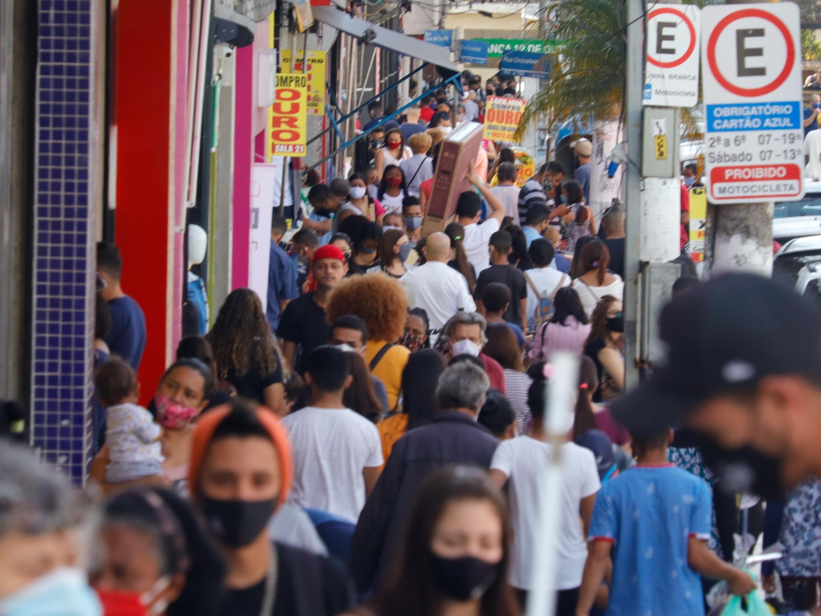 Sem restrições a festas, infectologistas preveem 'bomba relógio' em janeiro