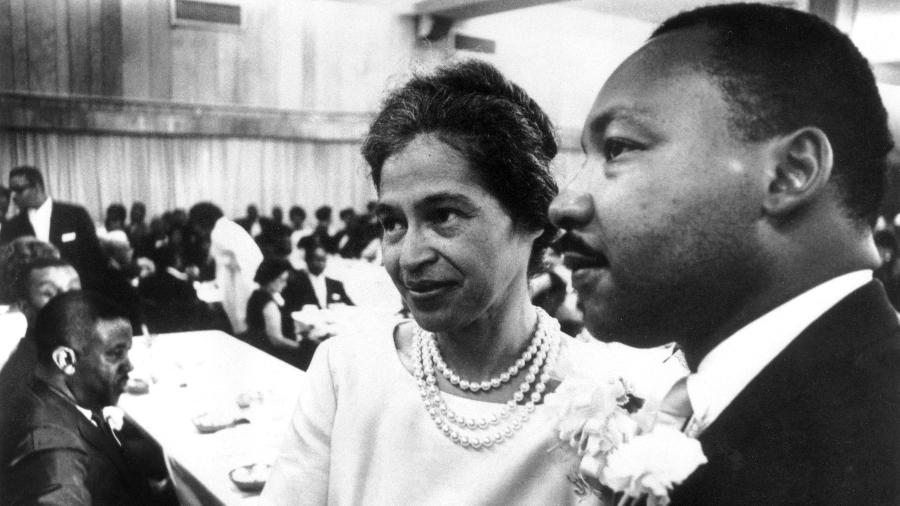 Rosa Parks com Martin Luther King Jr., em 1965 - Getty Images