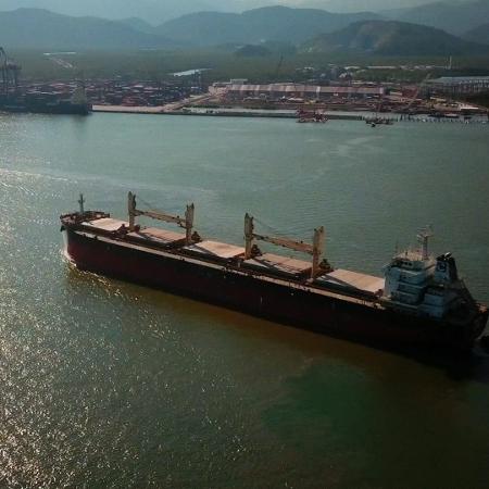 Porto de Santos: o planejamento de expansão da Santos Brasil permitirá que mais navios atraquem no porto - Reprodução do documentário "PCC - Primeiro Cartel da Capital"