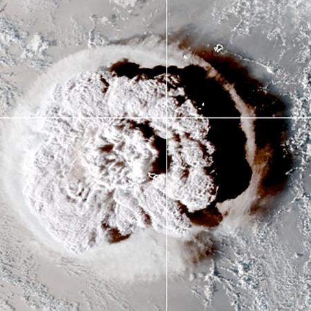 Imagem de satélite da erupção do vulcão em Tonga. - CIRA/NOAA/via REUTERS