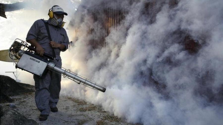 Fumacê com inseticidas é uma das opções para controle do mosquito transmissor da dengue