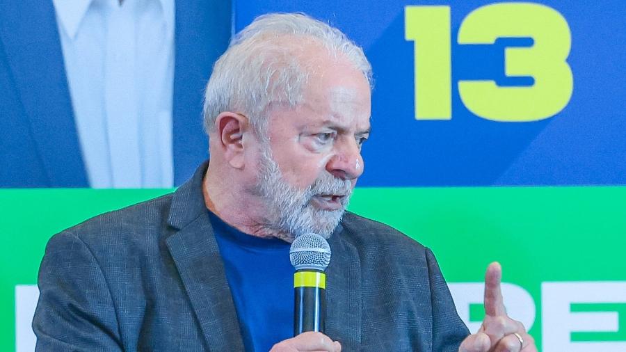 Lula em reunião com a coligação, em São Paulo - RICARDO STUCKERT