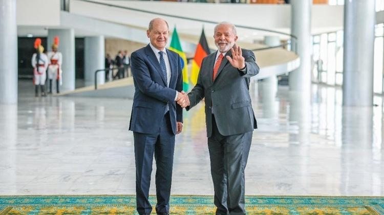 Lula com o chanceler alemão, Olaf Scholz. Brasil tem déficit comercial com a maior economia da Europa