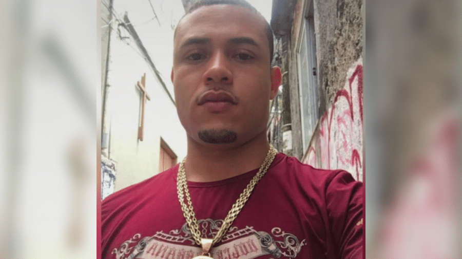 Johnny Bravo, tem 35 anos, e é chamado como o atual "dono do morro", expressão utilizada para designar o chefe do tráfico de drogas nas favelas do Rio de Janeiro. - Reprodução/Redes Sociais