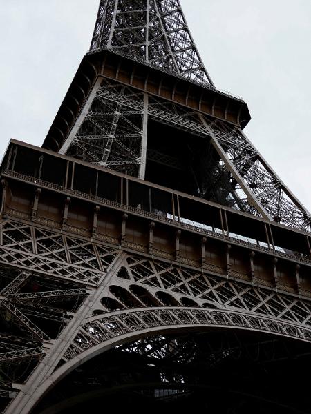 Torre Eiffel, que foi esvaziada neste sábado após alerta de bomba 