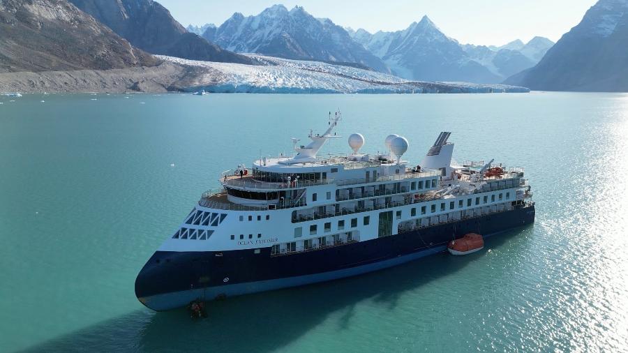 Cruzeiro Ocean Explorer ficou encalhado na Groenlândia com 206 passageiros a bordo; navio é operado pela Aurora Expeditions
