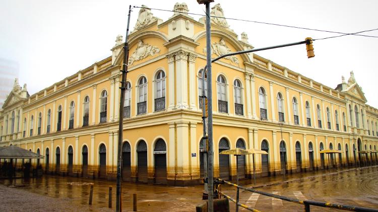 Estragos causados pelas chuvas no Mercado Público de Porto Alegre, no centro histórico da capital gaúcha,