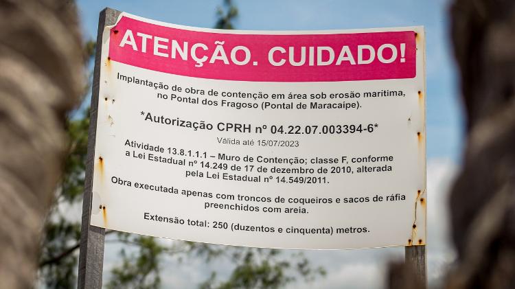 Placa colocada na área privada de Pontal de Maracaípe (PE)