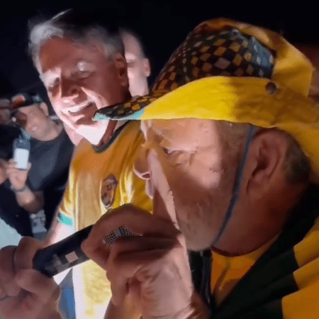 Bolsonaro e sósia de Lula juntos em Jaboticabal (SP)