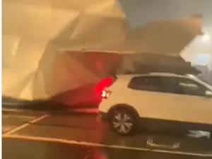 Parte de estrutura de shopping cede após temporal em São Paulo; vídeo