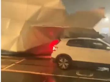 Parte de estrutura de shopping cede após temporal em São Paulo; vídeo